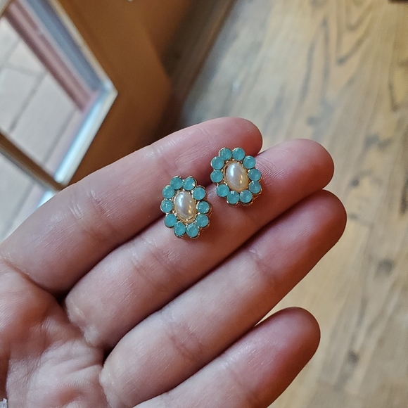 NWOT Pearl Flower Aqua Earrings - Picture 4 of 10